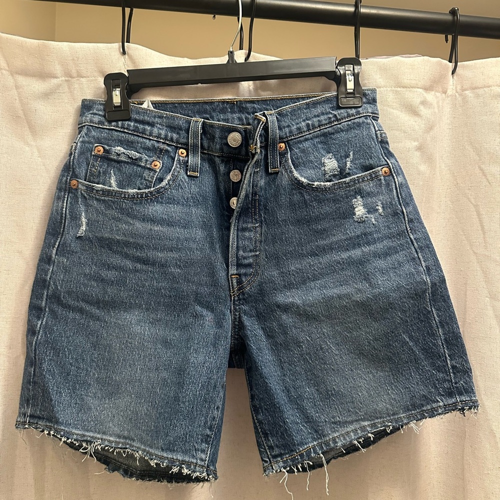 Levi’s 501 mid thigh shorts